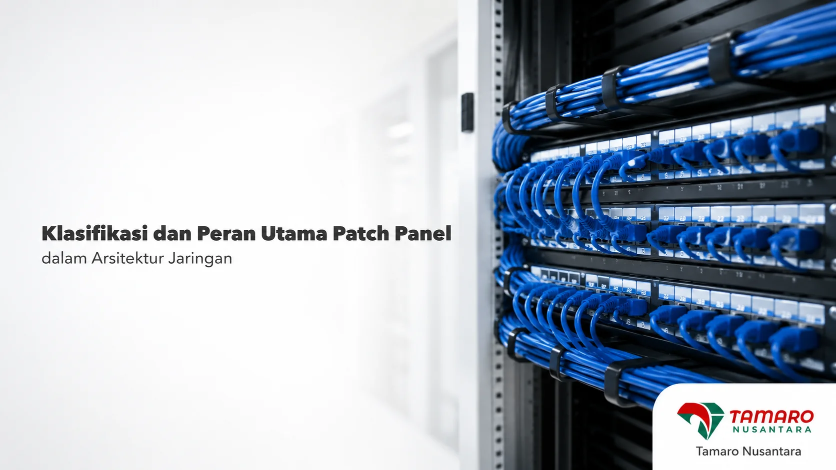 Banner peran patch panel dalam arsitektur jaringan dengan kabel LAN tertata rapi di rak server.