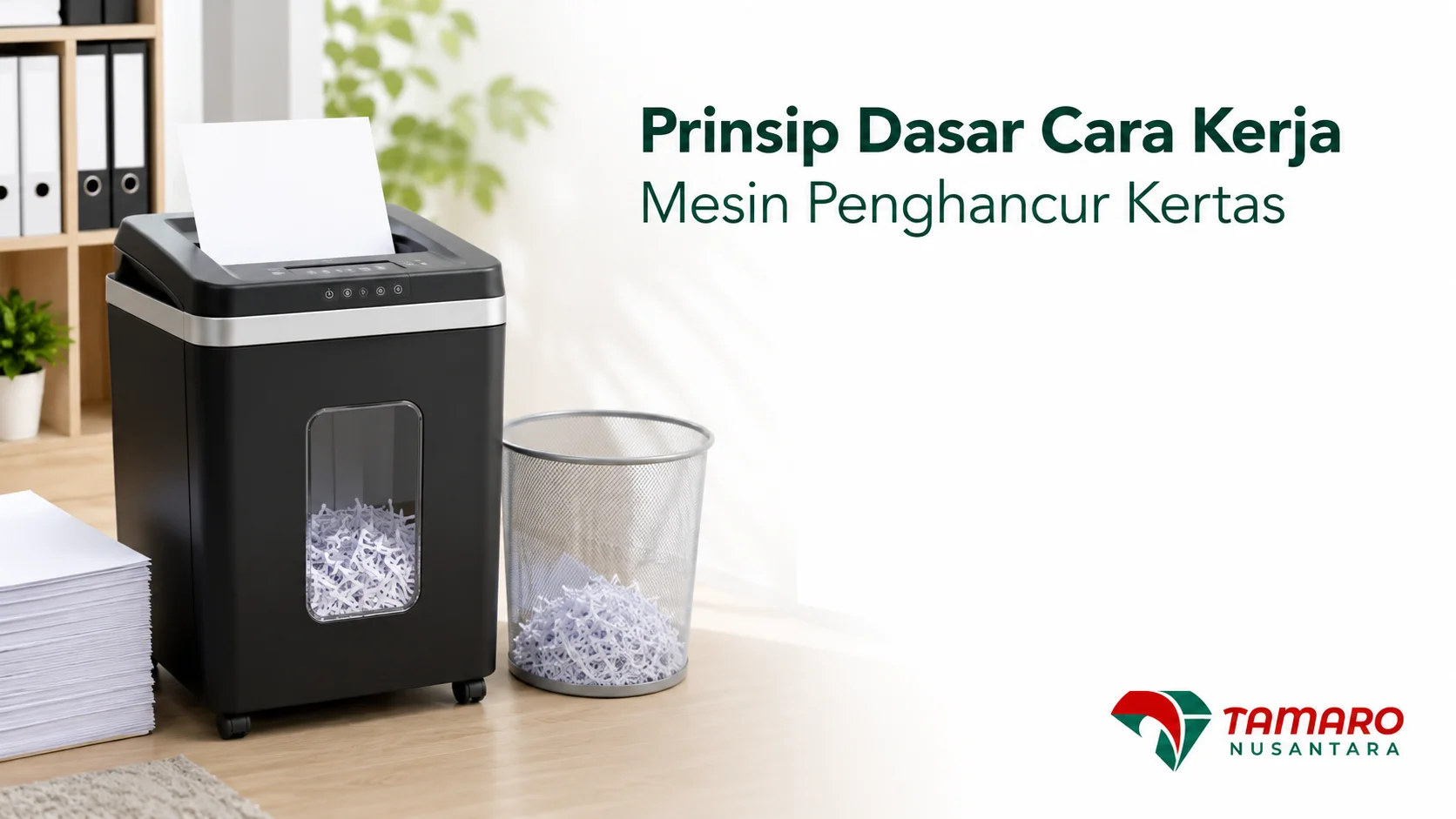Mesin penghancur kertas modern bekerja menghancurkan dokumen menjadi potongan kecil untuk menjaga keamanan arsip kantor.